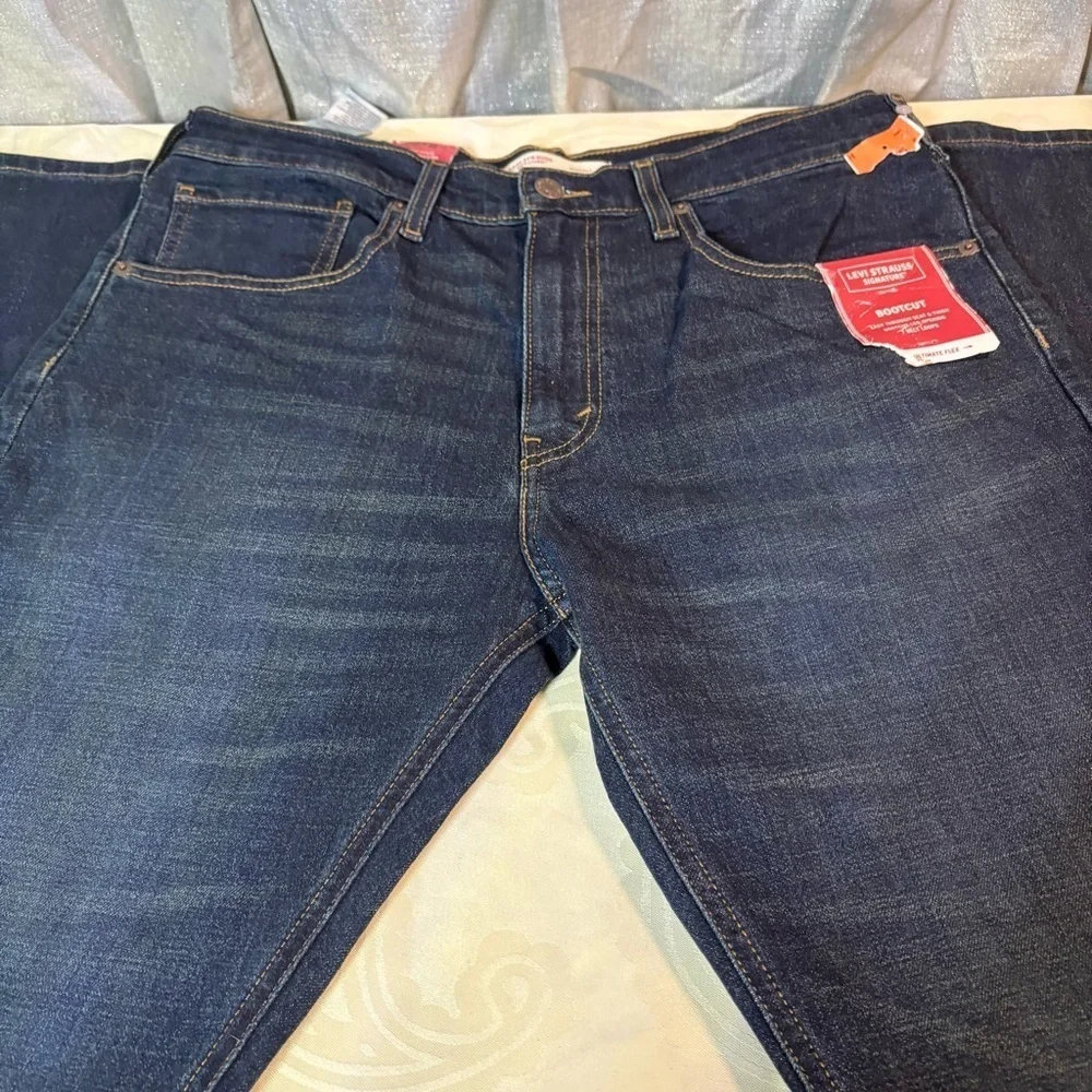 NWT- Levi's Men's Bootcut Jeans - Dark Blue 34X32